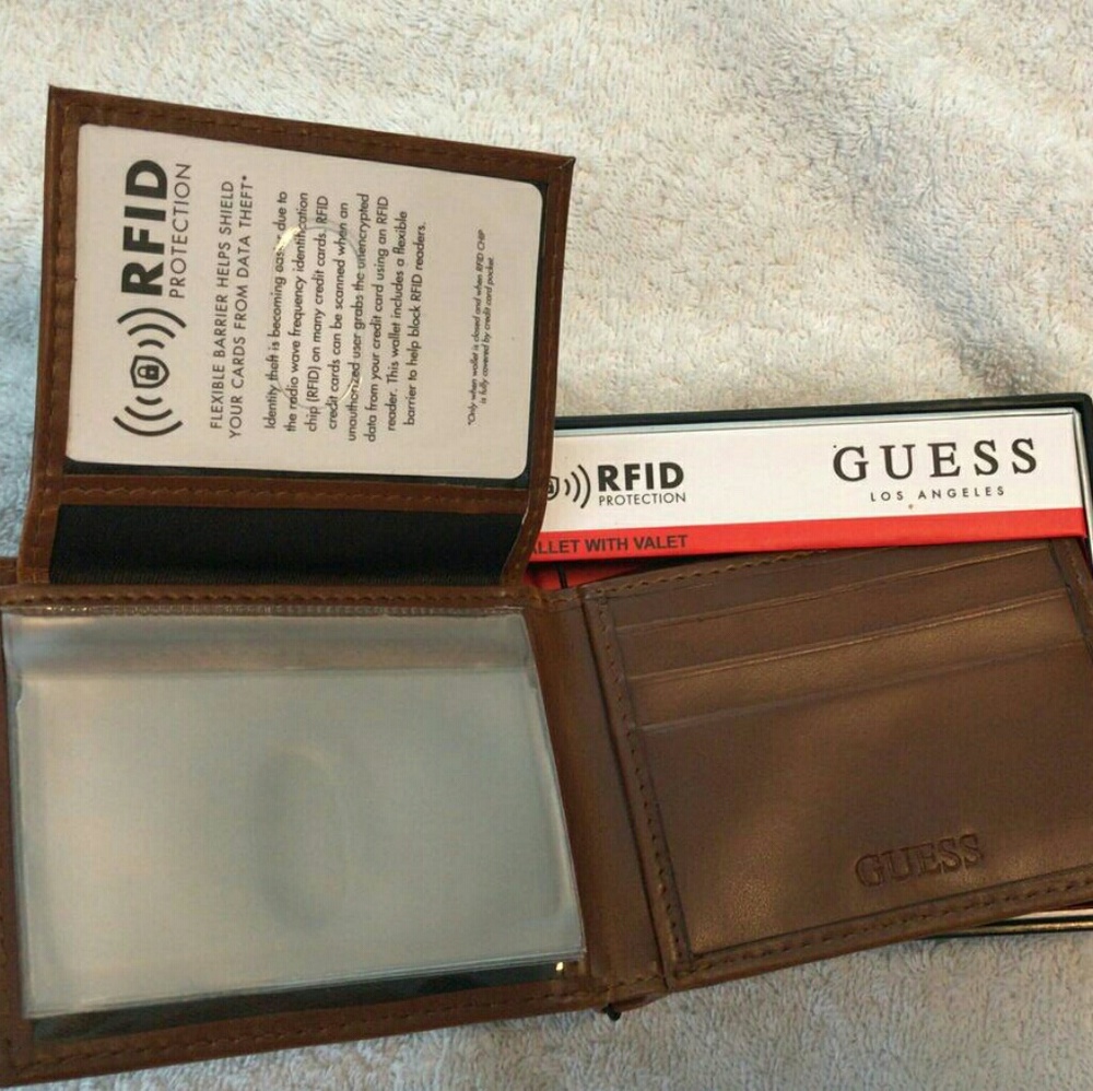NIB authentic guess wallet "great gift" - Picture 2 of 3